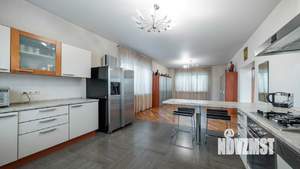 Дом 600м², 3-этажный, посуточно,