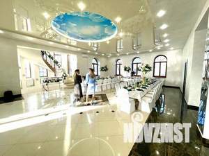 Дом 1100м², 3-этажный, посуточно,