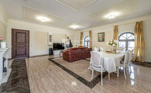 Дом 1978м², 2-этажный, участок 550 сот.