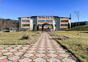 Дом 1700м², 4-этажный, участок 25 сот.