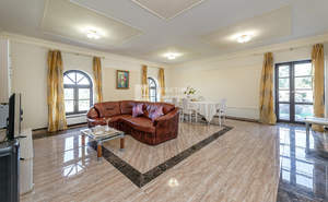 Дом 1978м², 2-этажный, участок 550 сот.