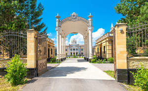 Дом 1978м², 2-этажный, участок 550 сот.