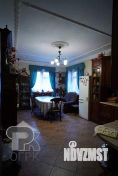 Дом 272м², 3-этажный, участок 8 сот.