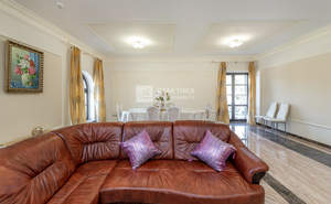 Дом 1978м², 2-этажный, участок 550 сот.