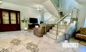 Таунхаус 180м², 3-этажный, участок 3 сот.