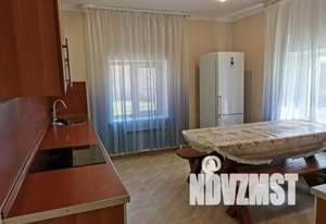Коттедж 385м², 3-этажный, на длительный срок, 