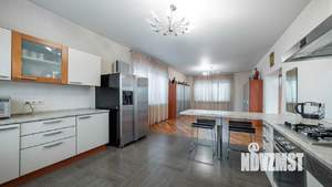 Дом 600м&sup2;, 3-этажный, посуточно, 