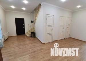 Коттедж 385м², 3-этажный, на длительный срок, 