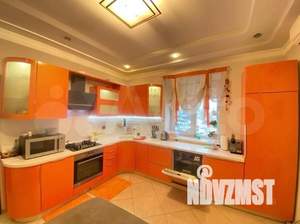 Дом 250м², 3-этажный, на длительный срок, 