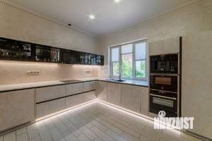 Дом 650м², 3-этажный, участок 23 сот.  