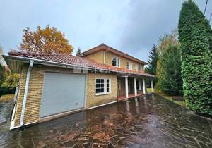 Дом 210м&sup2;, 2-этажный, участок 14 сот.  