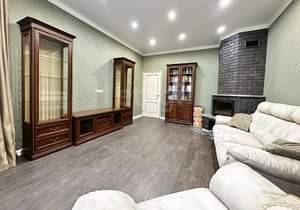 Дом 354м², 3-этажный, участок 10 сот.  