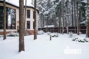 Дом 600м&sup2;, 3-этажный, участок 20 сот.  