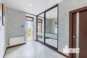 Дом 375м², 3-этажный, участок 18 сот.  