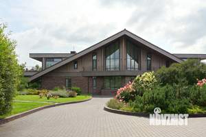 Дом 1000м&sup2;, 2-этажный, участок 100 сот.  