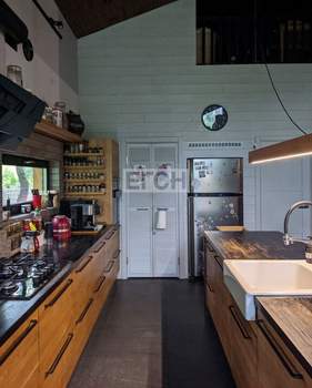 Дом 254м², 2-этажный, участок 12 сот.  