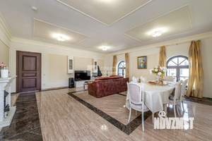 Дом 1978м², 2-этажный, участок 550 сот.  