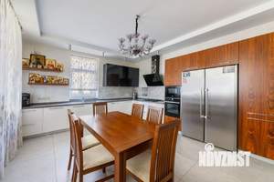 Дом 375м², 3-этажный, участок 18 сот.  