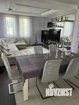 Дом 270м&sup2;, 3-этажный, участок 6 сот.  