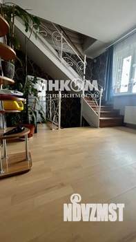 Дом 240м², 3-этажный, участок 10 сот.  