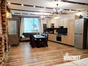 Дом 220м², 3-этажный, участок 6 сот.  