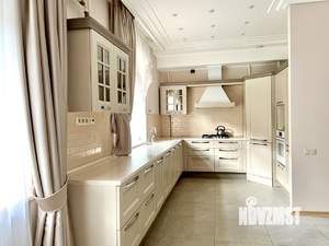 Дом 217м², 3-этажный, участок 4 сот.  