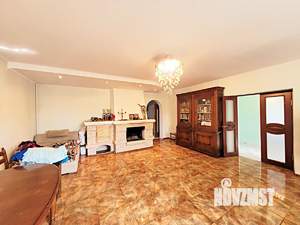 Дом 350м², 3-этажный, участок 12 сот.  