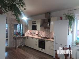 Дом 200м², 3-этажный, участок 6 сот.  