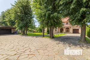 Дом 650м², 3-этажный, участок 23 сот.  