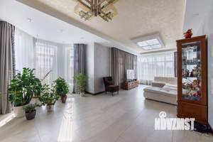 Дом 375м², 3-этажный, участок 18 сот.  
