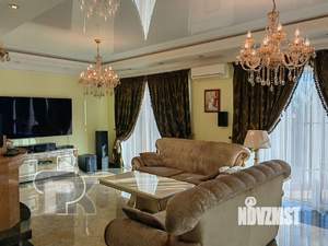Коттедж 340м², 3-этажный, участок 10 сот.  