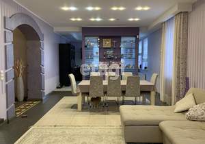 Дом 270м², 3-этажный, участок 6 сот.  