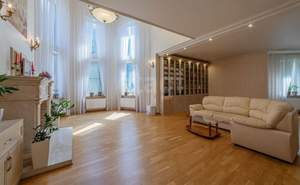 Дом 650м², 3-этажный, участок 23 сот.  