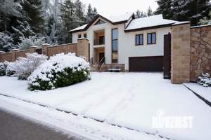 Дом 600м&sup2;, 3-этажный, участок 20 сот.  