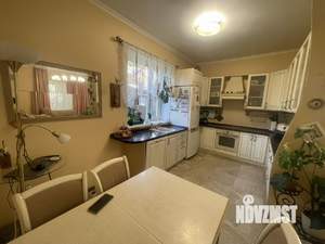 Коттедж 250м², 3-этажный, участок 6 сот.  