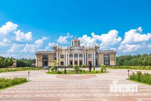 Дом 1978м², 2-этажный, участок 550 сот.  