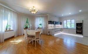 Дом 650м², 3-этажный, участок 23 сот.  