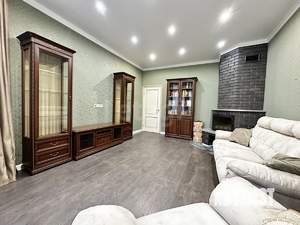 Дом 354м², 3-этажный, участок 10 сот.  