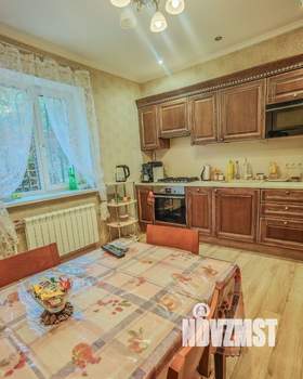 Дом 232м², 3-этажный, участок 17 сот.  