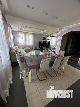 Дом 270м&sup2;, 3-этажный, участок 6 сот.  