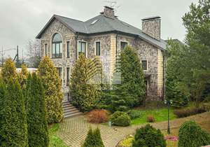 Дом 460м², 3-этажный, участок 50 сот.  