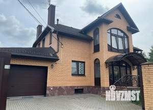 Дом 230м&sup2;, 3-этажный, участок 9 сот.  