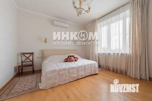 Дом 462м², 3-этажный, участок 15 сот.  