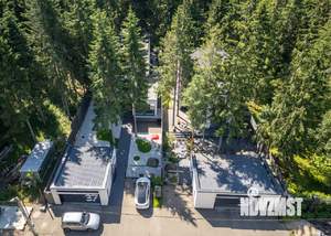 Коттедж 237м&sup2;, 3-этажный, участок 10 сот.  