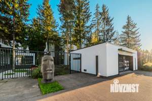 Коттедж 237м&sup2;, 3-этажный, участок 10 сот.  