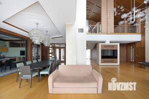 Дом 1000м&sup2;, 2-этажный, участок 100 сот.  