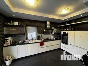 Дом 246м², 3-этажный, участок 10 сот.  