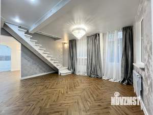 Дом 234м², 3-этажный, участок 10 сот.  