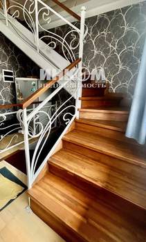 Дом 240м², 3-этажный, участок 10 сот.  