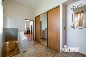 Дом 240м², 3-этажный, участок 10 сот.  